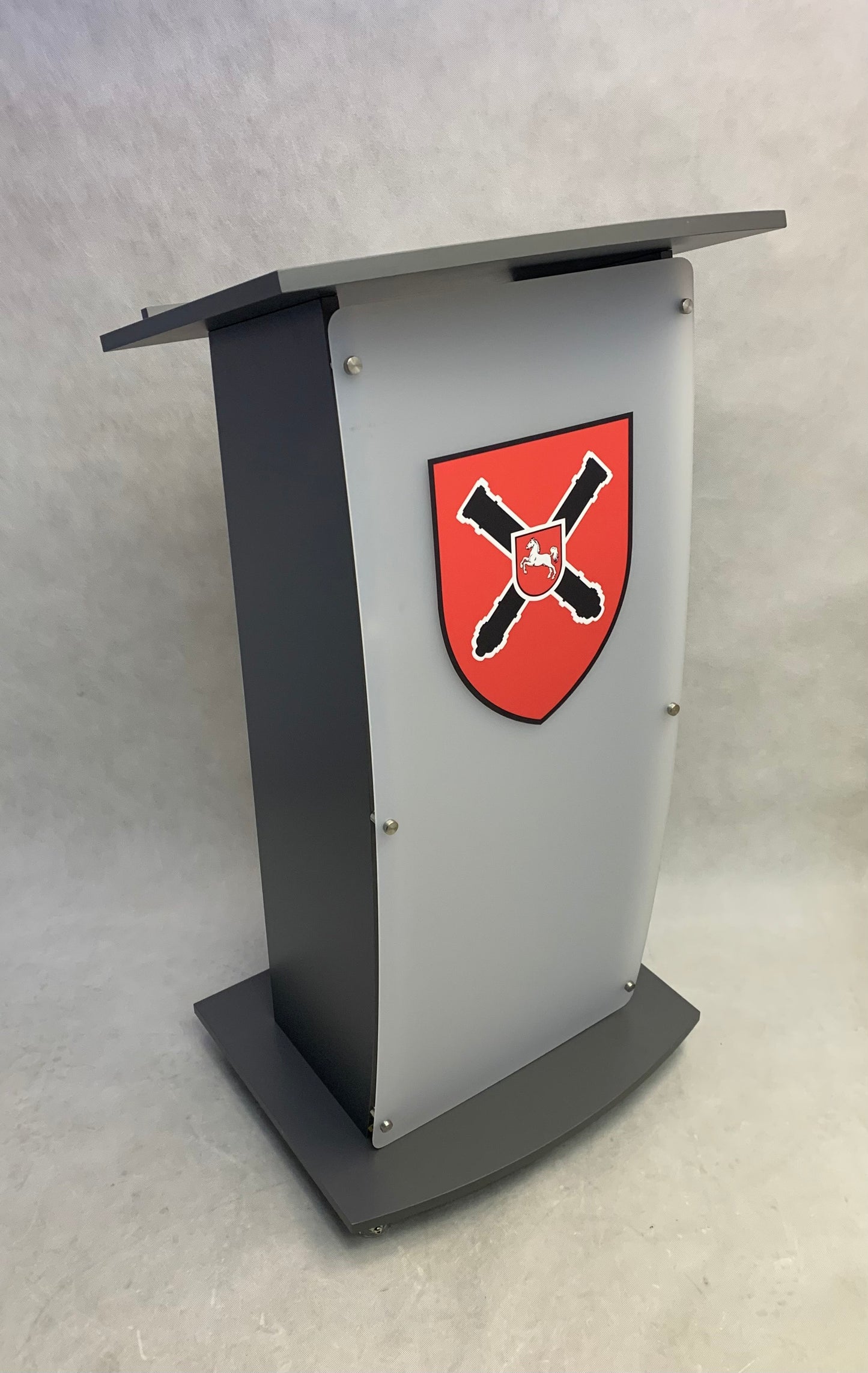 Stehpult mit Logo aus Möbelplatten und Acrylglas - ROME